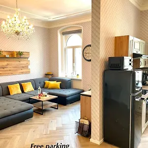 https://apartment-nicol.karlovyvary-hotels.com