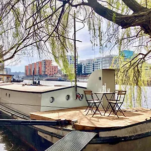 On Boat, Privat Pier, Free Parking Botel